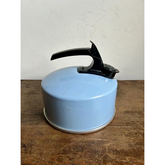 Vintage Powder Blue Whistling Tea Kettle, 2.5 Qt | Cottagecore | Teaware - Picture 4 of 7